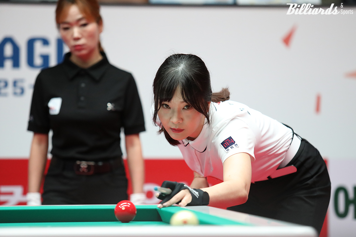 프로당구 PBA 팀리그 '제10구단' 하림 드래곤즈가 24일 열린 1라운드 3일 차 경기에서 휴온스에 영봉승을 거두며 2연승을 달렸다. 사진은 이날 4세트 혼합복식에서 매치포인트를 득점한 김상아.  사진=고양/이용휘 기자