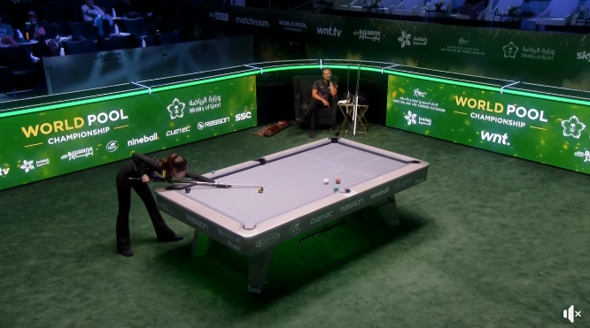 서서아와 알빈 우샨(오스트리아)의 패자 2라운드-스테이지2(64강) 진출전 경기 장면.