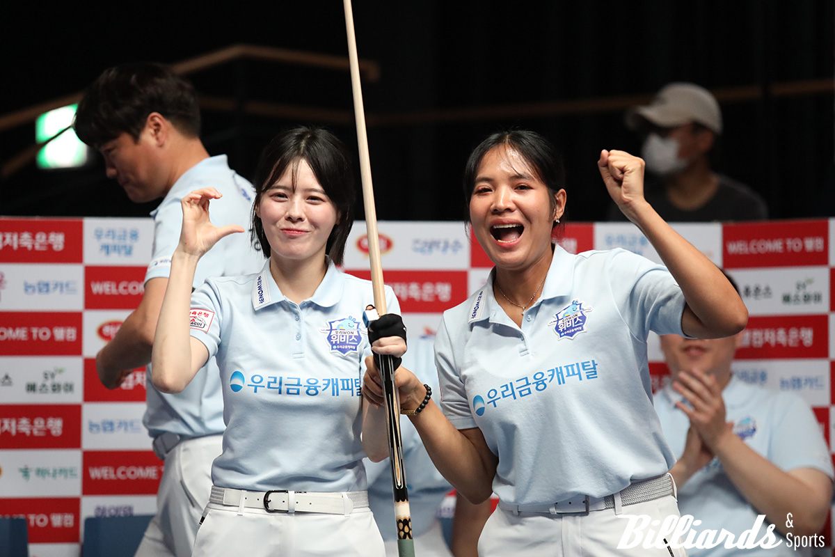 2세트에서 승리한 서한솔과 스롱 피아비(우리금융캐피탈)