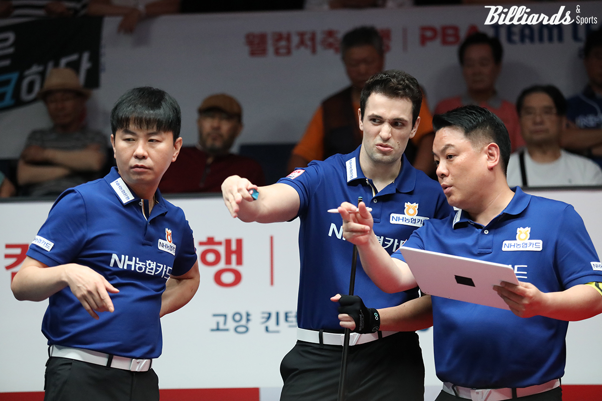 벤치타임아웃에서 의견을 나누는 NH농협카드의 김현우1, 이반 마요르, 조재호.  사진=고양/이용휘 기자