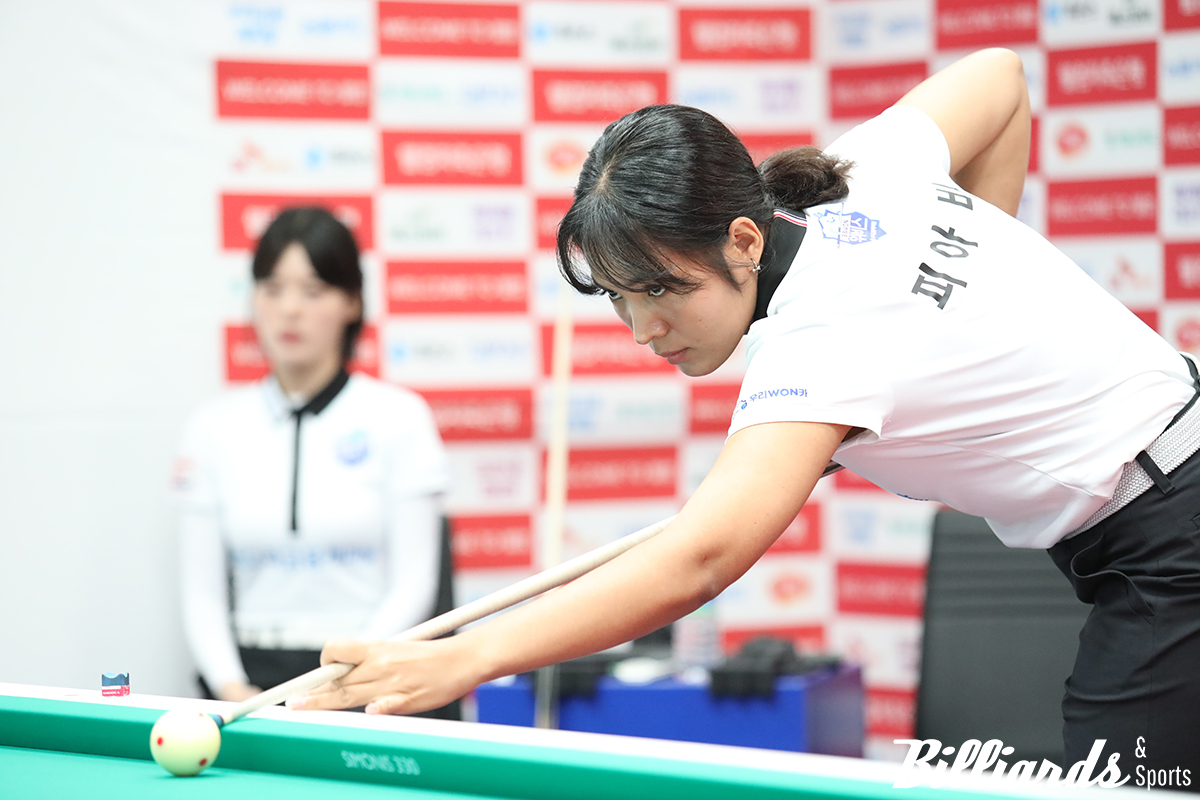 2세트에 단 1점을 올리는 그친 스롱 피아비(우리금융캐피탈)