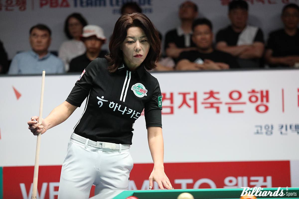 하나카드가 백중지세의 NH농협카드를 세트스코어 4-2로 꺾고 쾌조의 3연승을 달렸다. 사진은 이날 2세트와 6세트를 승리한 김가영(하나카드).  사진=고양/이용휘 기자