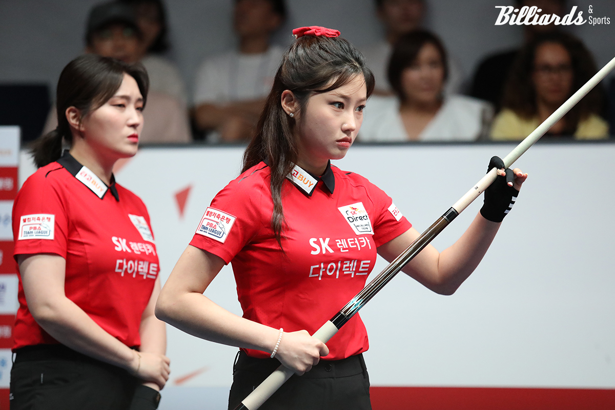 2세트 여자복식전 승리를 거둔 SK렌터카 조예은(오른쪽)-강지은.