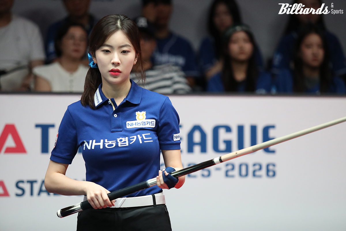 4세트 혼합복식에서 승리를 거둔 NH농협카드 정수빈.