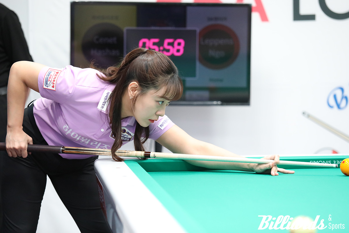 하이원리조트의 신입 임경진이 경기를 앞두고 몸을 풀고 있다. 이날 임경진은 2세트에 나와 이미래와 함께 SK렌터카의 강지은-조예은을 꺾고 세트 승리를 보탰다.