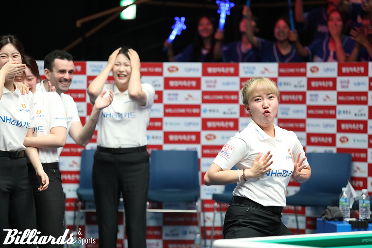 몸을 사리지 않는 황민지와 웃음이 터진 NH농협카드 동료들. 