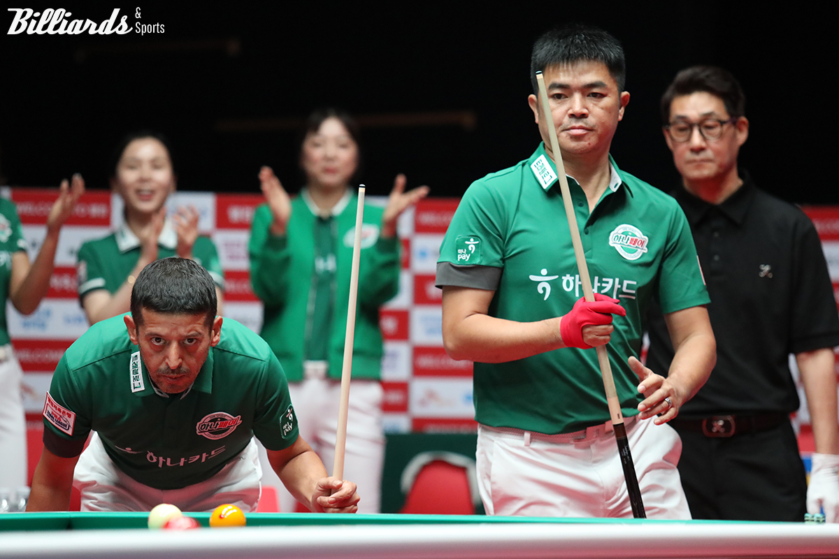 1세트 남자복식전을 승리한 무라트 나지 초클루(튀르키예)와 응우옌꾸옥응우옌(베트남).