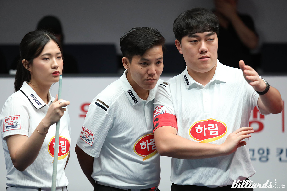 이번 경기 5세트 이후 후반부 단식전을 싹쓸이한 박정현, 응우옌프엉린, 김준태(왼쪽부터).