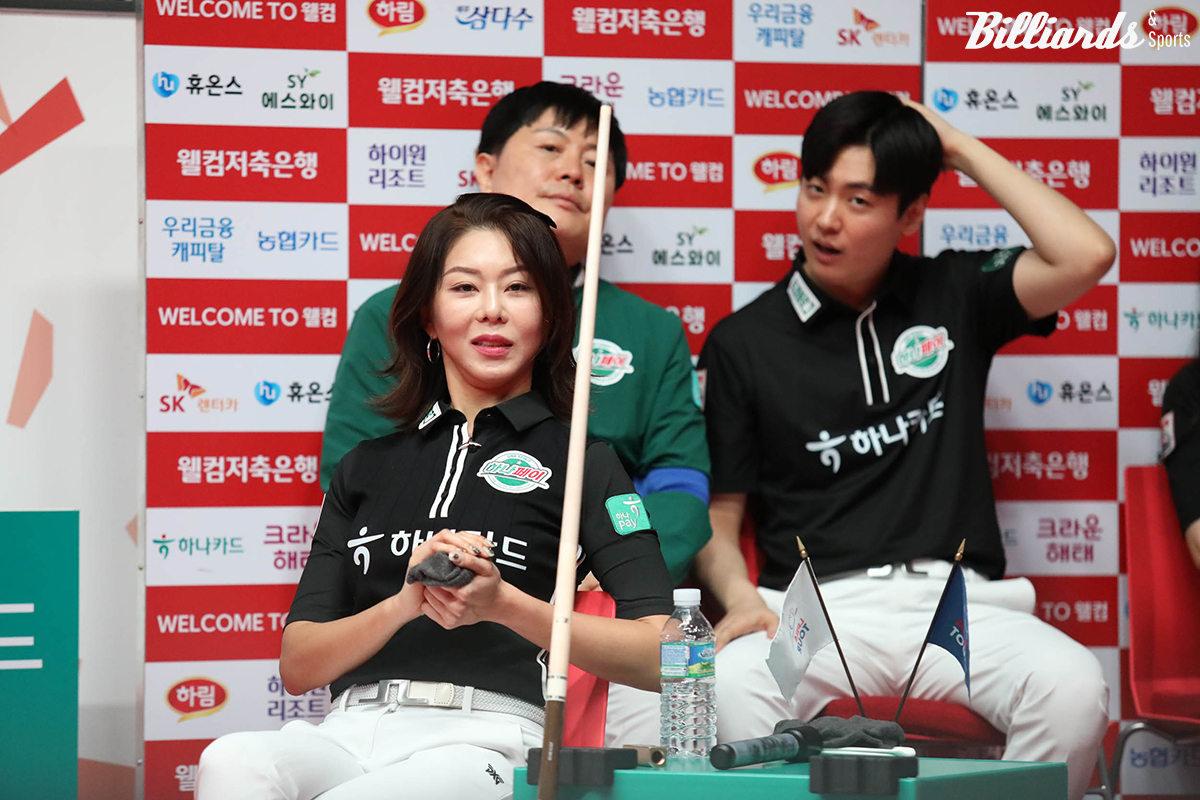 김가영은 2세트 여자복식에서 혼자 7점, 8점 등을 치며 원맨쇼를 펼쳤다.