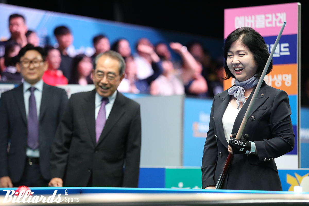 시타 후 밝은 미소를 짓고 있는 이민경 사장.