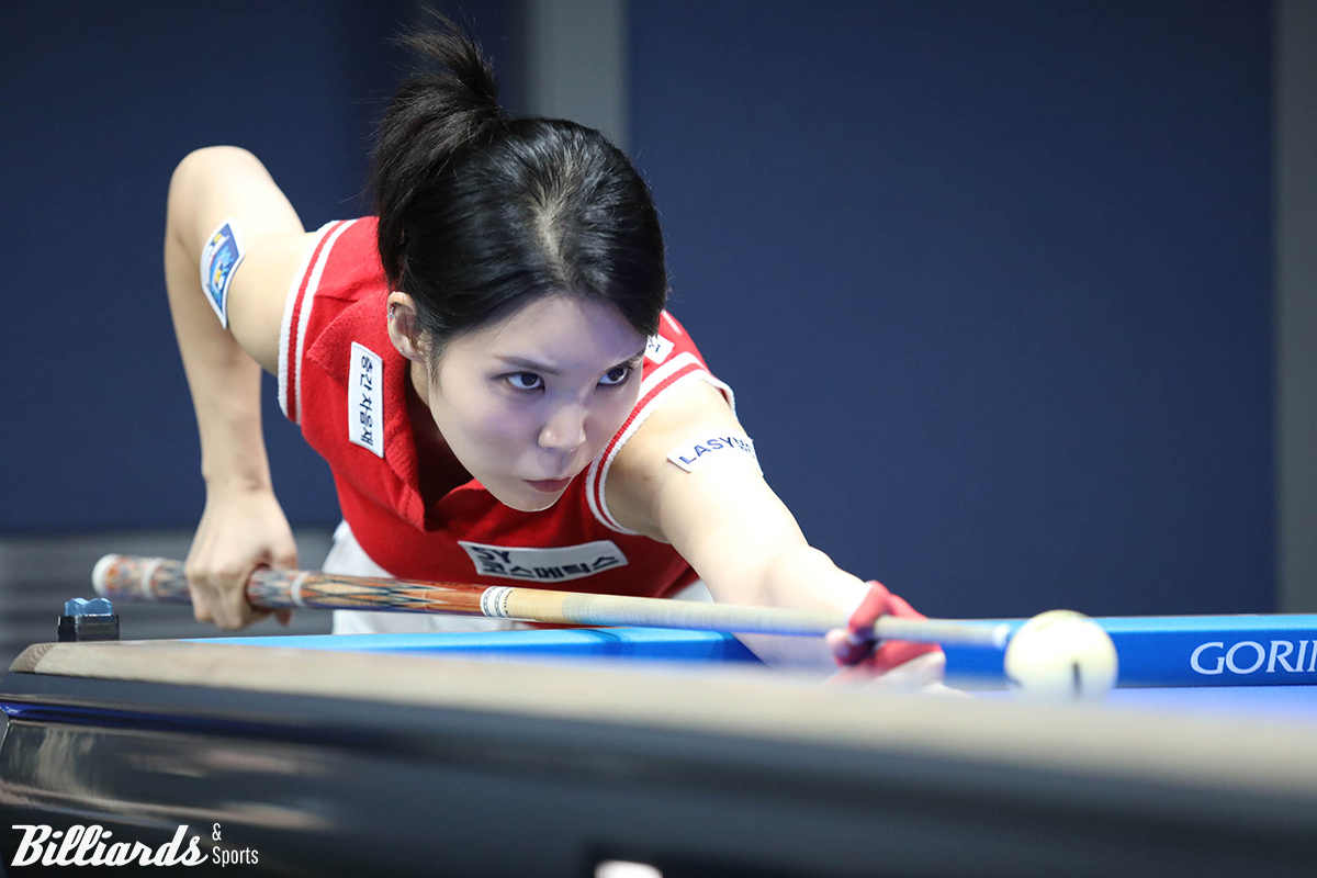 퍼펙트큐 11점을 치며 32강전을 승리한 이우경(에스와이).