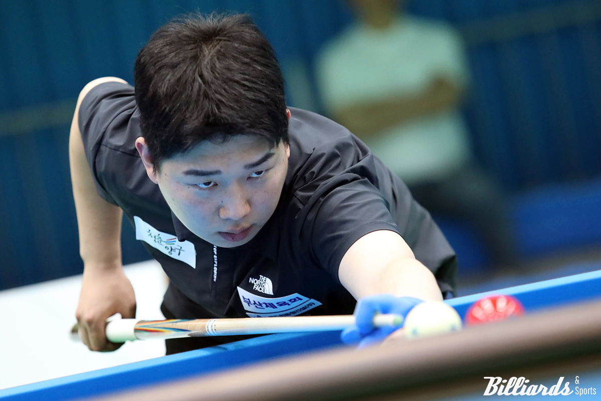 준결승에서 김행직과 대결하는 김민석(부산체육회). 