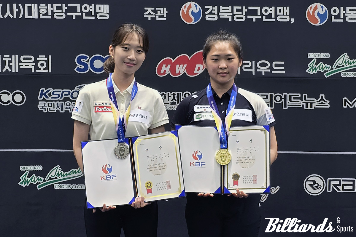 여자부 우승을 차지한 김하은(오른쪽)과 준우승자 최봄이(왼쪽)