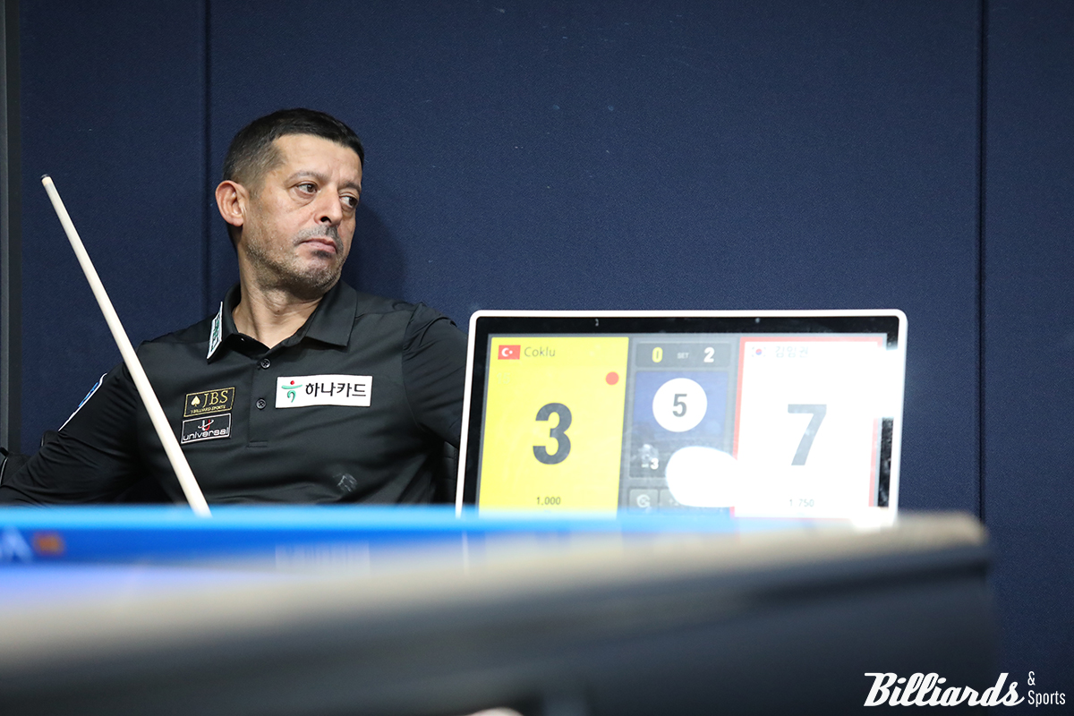 이번 시즌 PBA 투어 개막전 우승자 무라트 나지 초클루(하나카드)와 2차 투어 우승자 다비드 마르티네스(크라운해태)가 뱅크 샷의 덫에 걸려 64강에서 모두 패해 탈락했다.  사진=고양/이용휘 기자