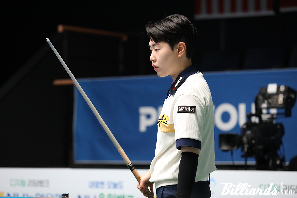 한지은과 16강전 대결을 벌이고 있는 김세연.