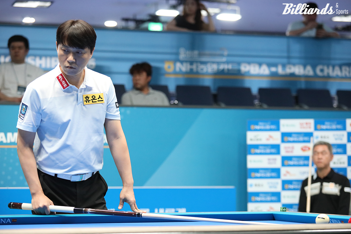 1세트를 2점 차로 아깝게 내준 최성원은 2세트와 3세트를 승리하면서 2-1로 앞서갔다.