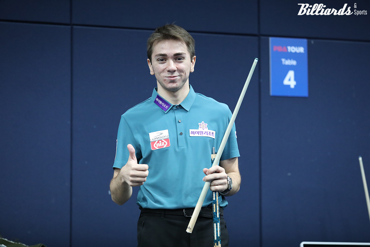 부라크 하샤시(하이원리조트)는 에디 레펀스(SK렌터카)를 3-0으로 제압했다.