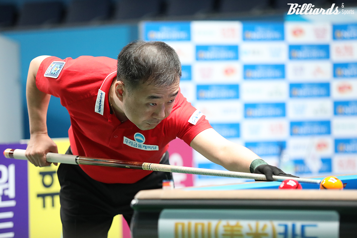 엄상필(우리금융캐피탈)은 다비드 사파타(우리금융캐피탈)를 3-0으로 꺾고 8강에 진출했다.