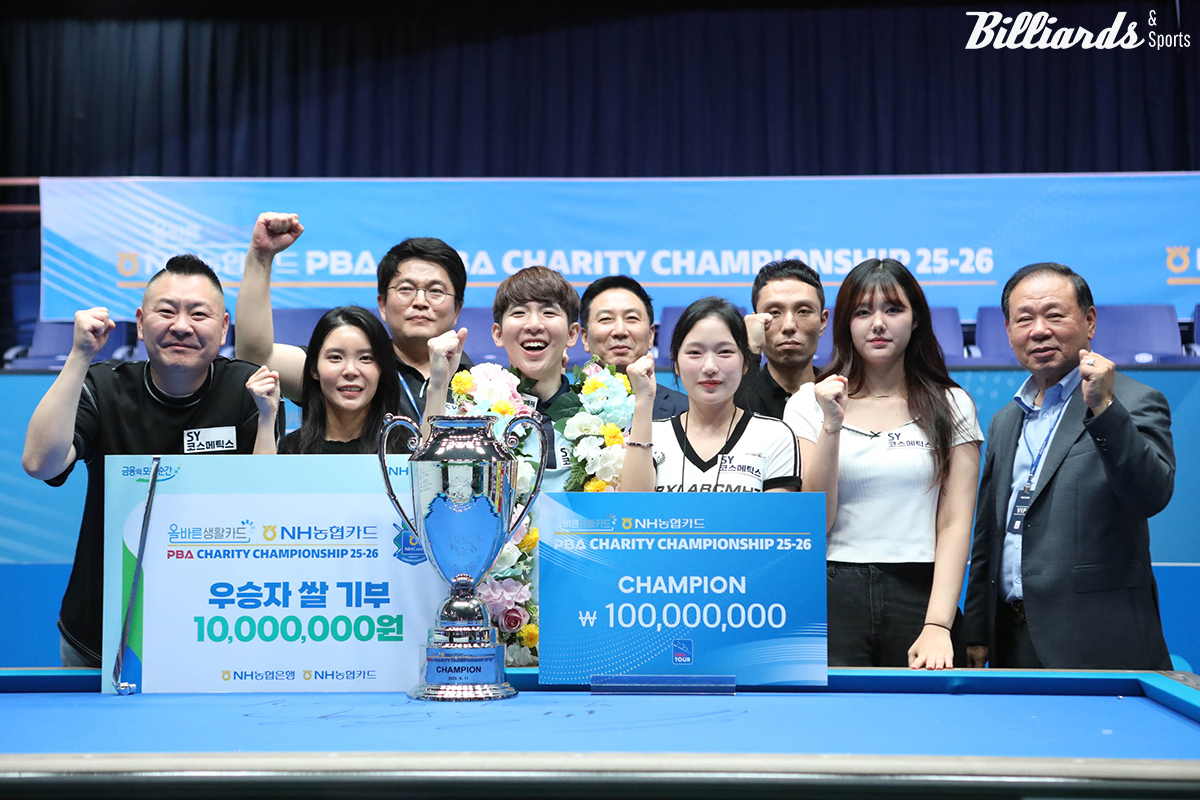 모리와 소속팀 에스와이 선수 및 관계자들.