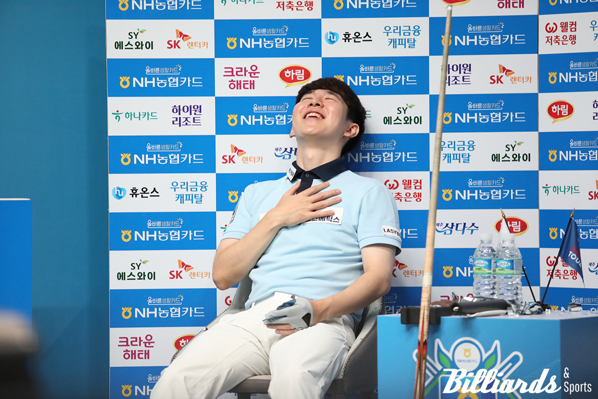 마지막 7세트를 따내고 우승이 확정되자 가슴을 쓸어내리는 모리 유스케