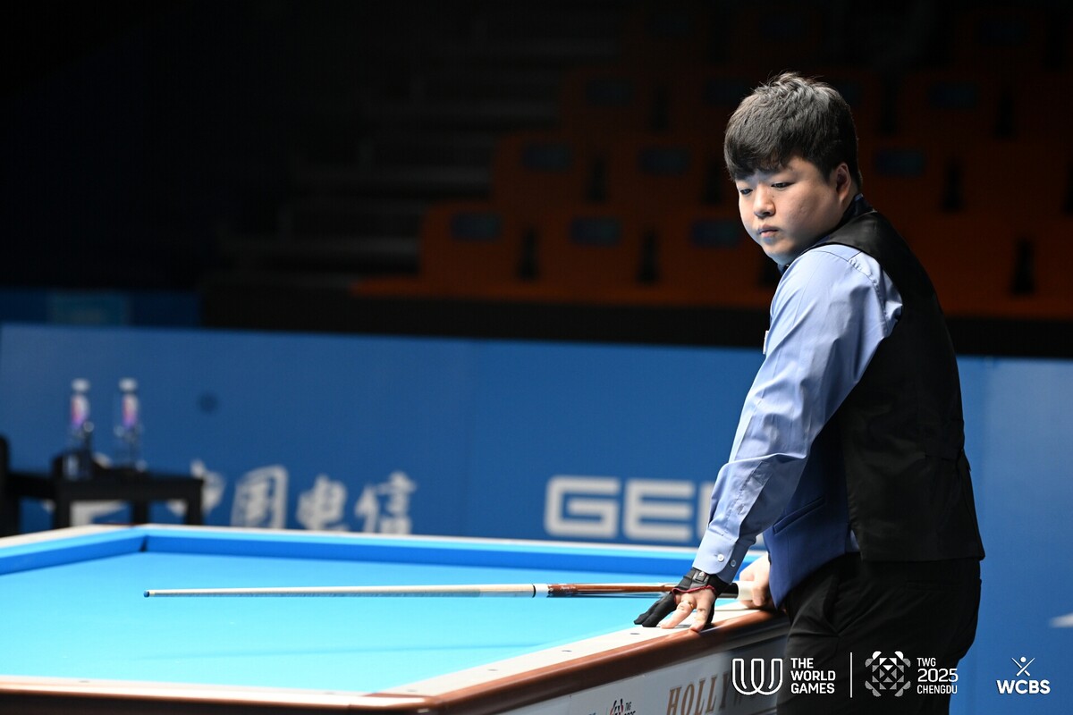 조명우(실크로드시앤티-서울시청)가 급성 왼발 통증 부상을 극복하며 8강에서 허정한(경남)에게 승리를 거두고 준결승에 진출했다.  사진=WCBS 제공