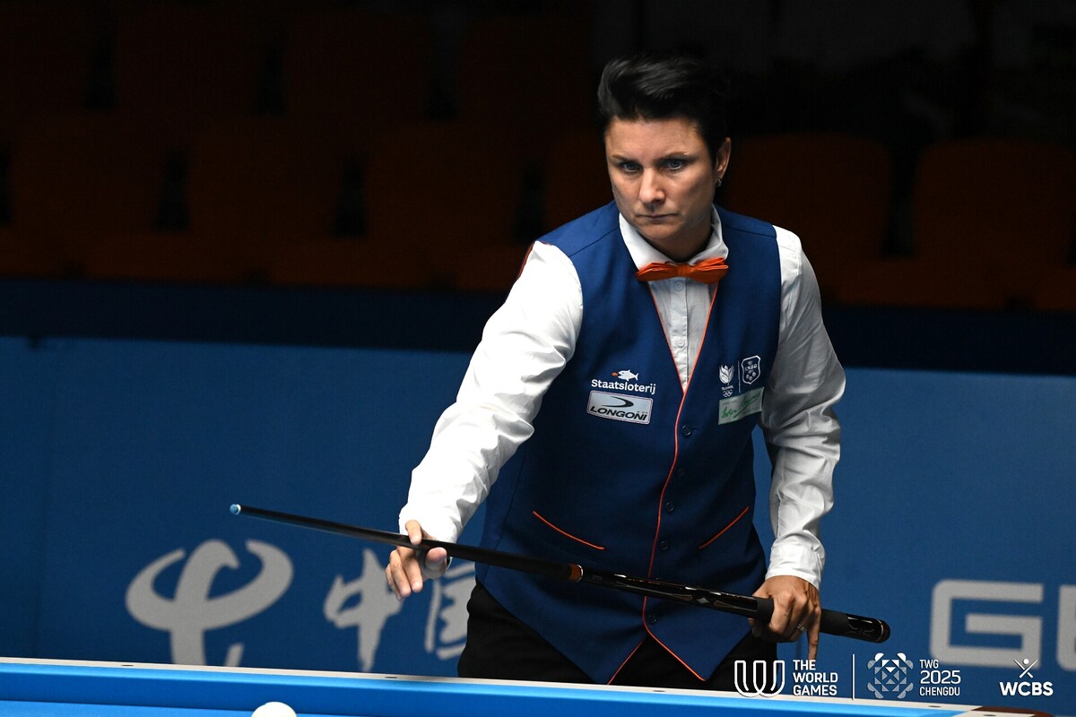 클롬펜하우어는 이번 대회에서 월등한 실력 차를 보이며 5전 전승을 거두고 여자 3쿠션 첫 금메달을 목에 걸었다.