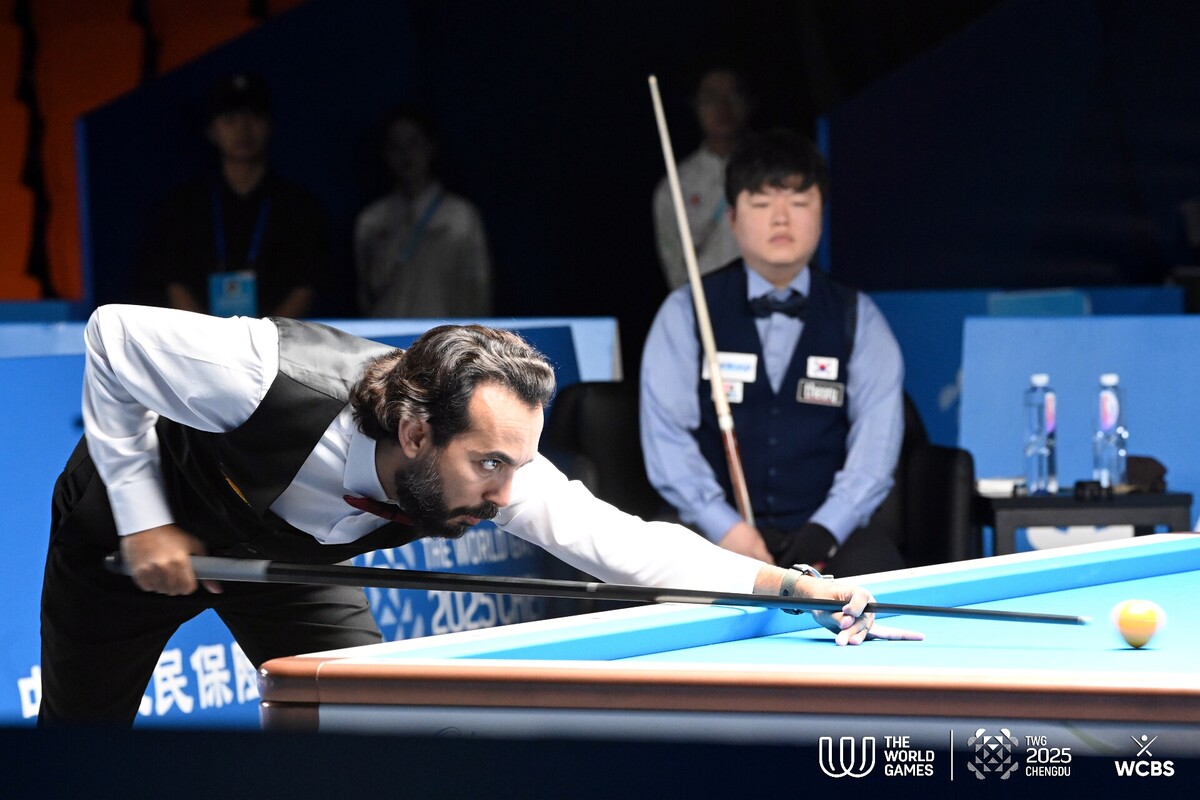 시덤은 조명우에게 경기 초반부터 주도권을 내주고 전반전을 13:22로 뒤졌다.