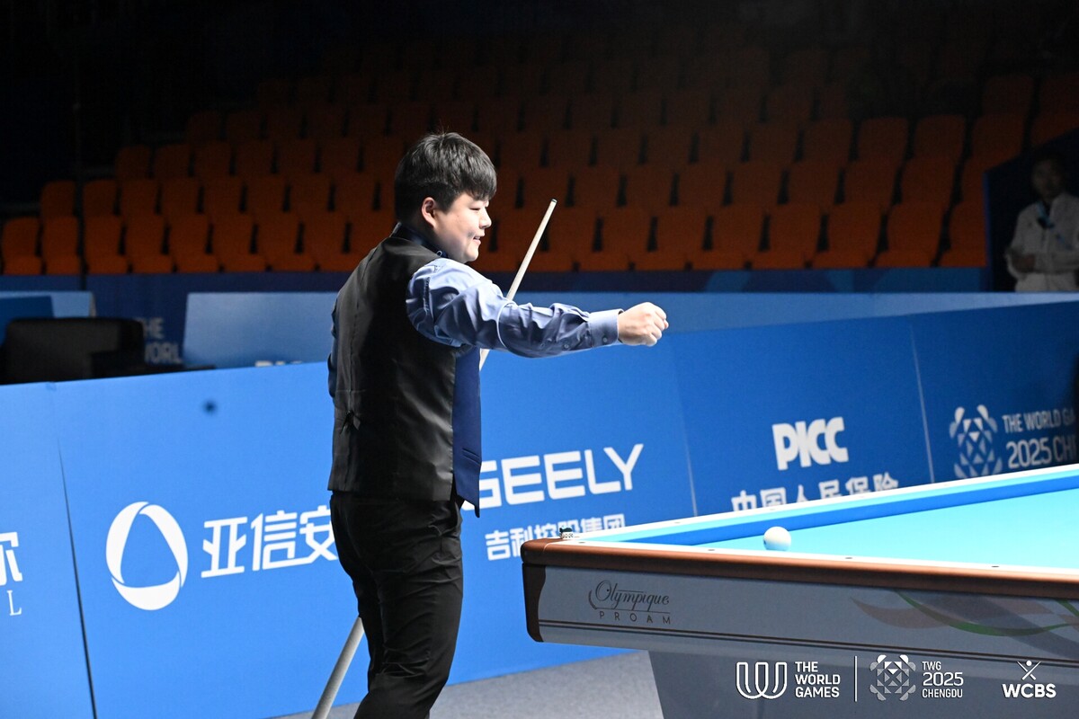 끝내기 하이런 10점타로 금메달이 확정되는 순간 주먹을 불끈 쥔 조명우.