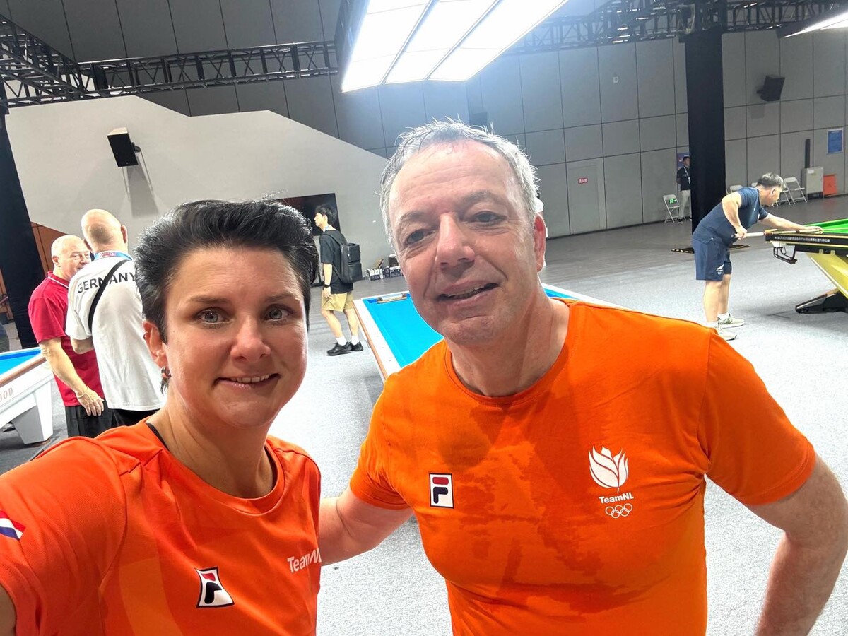 오렌지군단 유니폼을 입은 네덜란드의 테레사 클롬펜하우어와 딕 야스퍼스.. 두 선수는 이번 청두 월드게임 3쿠션 남녀부 동반우승을 목표로 출전했으나, 클롬펜하우어가 여자부 금메달을 획득한 반면에 야스퍼스가 뜻밖에 예선에서 탈락하면서 무산됐다.  사진=클롬펜하우어 SNS