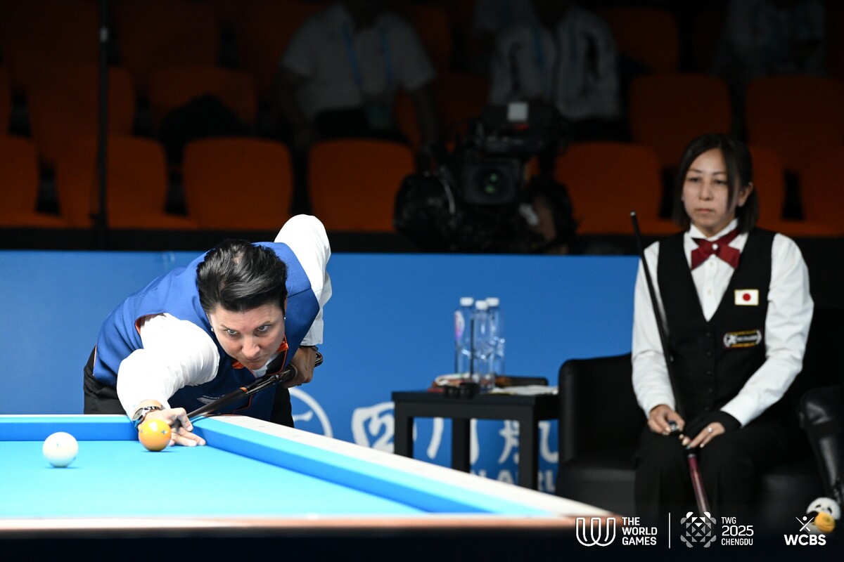 클롬펜하우어는 한국이 출전하지 않은 여자 3쿠션 종목에서 적수가 없이 결승까지 무혈입성했고, 결승전에서도 일본의 미야시타 아야카를 가볍게 꺾고 초대 챔피언에 올랐다.