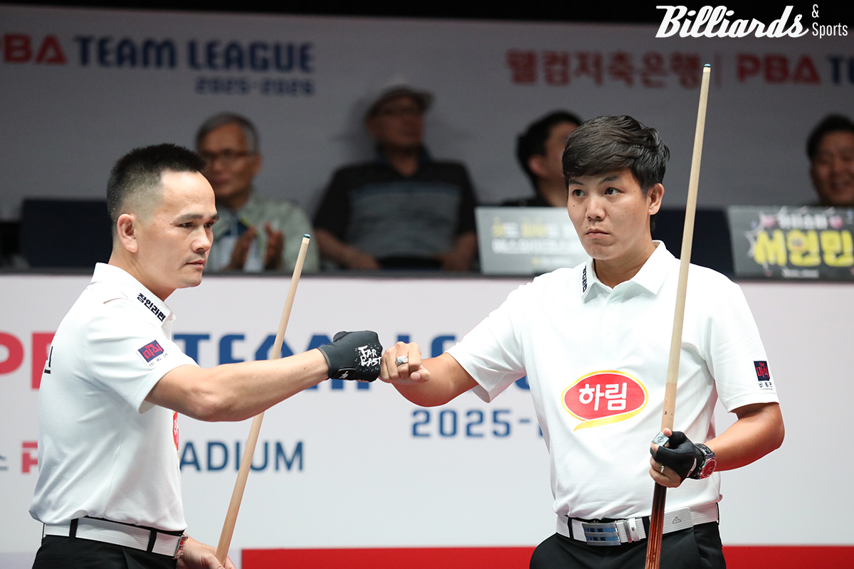 1세트 남자복식을 3이닝 만에 끝낸 하림의 '베트남 듀오' 쩐득민(왼쪽)-응우옌프엉린.