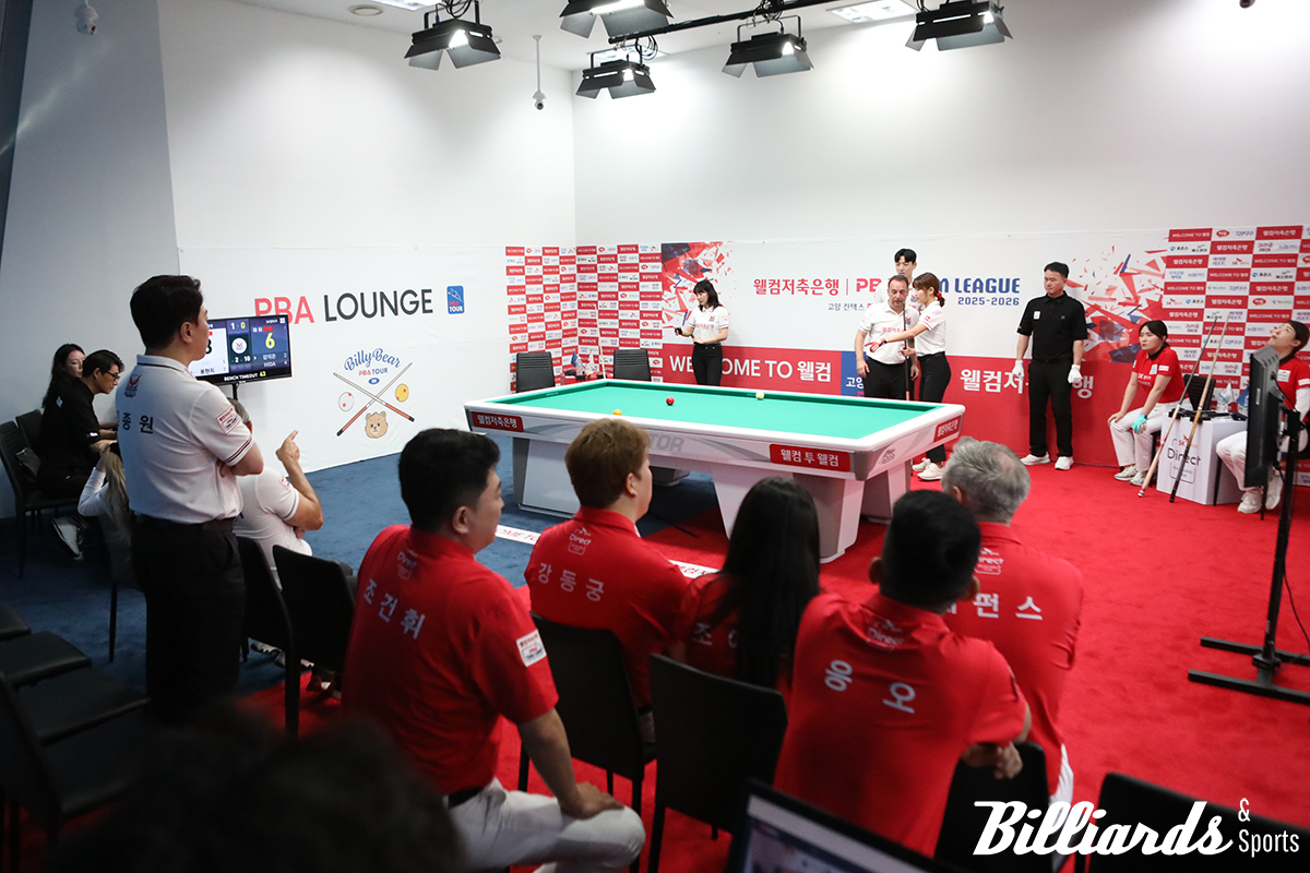 PBA 라운지에서 대결한 웰컴저축은행과 SK렌터카의 경기 모습.