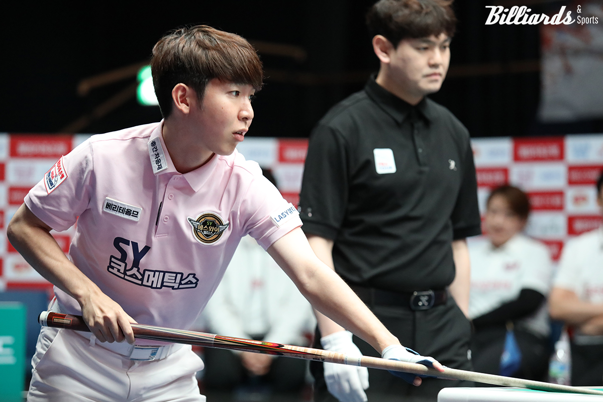 조재호와 대결하는 에스와이의 모리.