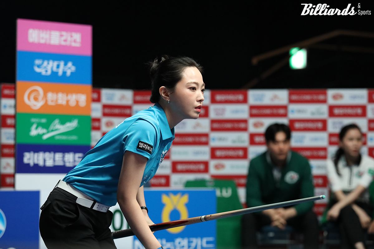 마지막 세트포인트 공격을 시도하는 차유람.