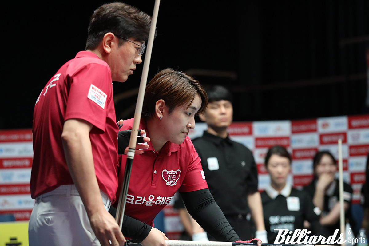 4세트 혼합복식에서 승리한 김재근과 히가시우치 나쓰미.