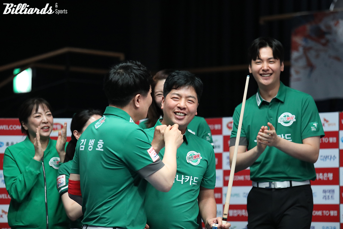 무라트 나지 초클루(하나카드)의 대체 선수로 2라운드에 합류한 황형범이 7세트를 따내 하나카드의 승리를 견인했따.