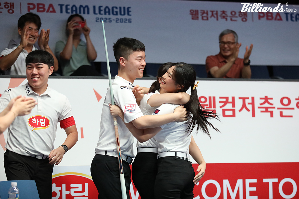 6세트에서 승리가 확정되는 순간 기뻐하는 하림 선수들.