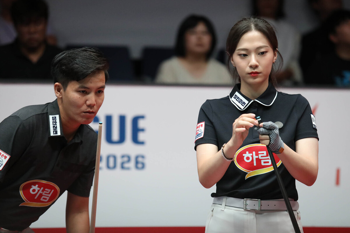 4세트 혼합복식에서 하이런 5점을 만들며 4이닝 만에 9:6의 역전승을 거둔 하림의 정보윤과 응우옌프엉린.