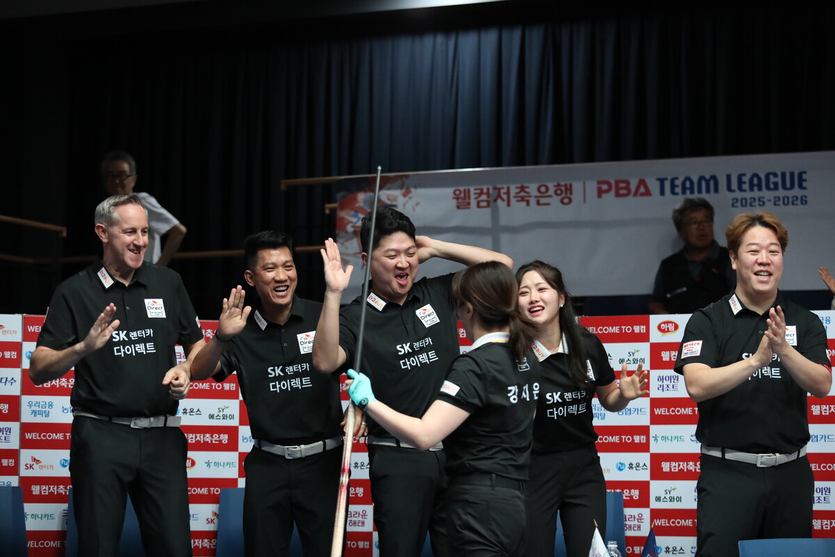 PBA 팀리그 2라운드 6일차에 우리금융캐피탈을 4-2로 꺾고 기뻐하는 SK렌터카 다이렉트. 사진=고양/이용휘 기자