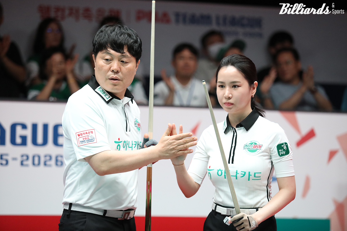 4세트 혼합복식에서 승리한 하나카드 김병호-김진아.