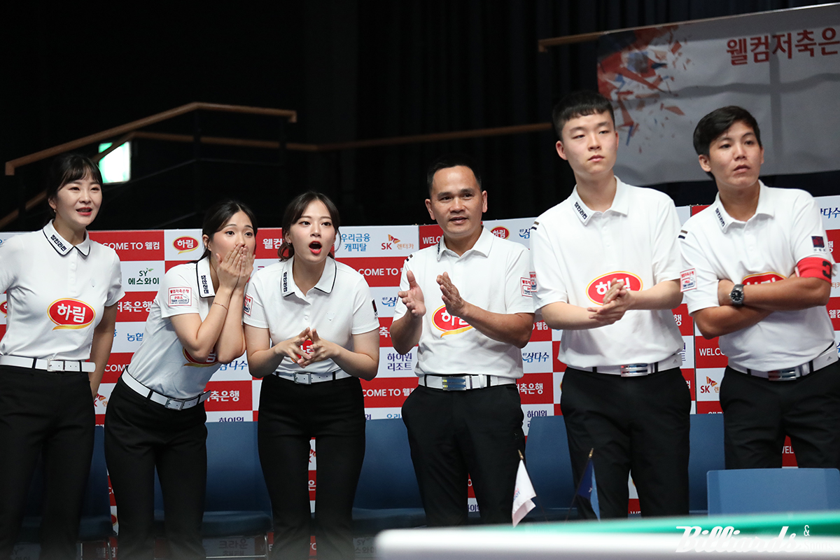 경기 중 하림 벤치 모습.