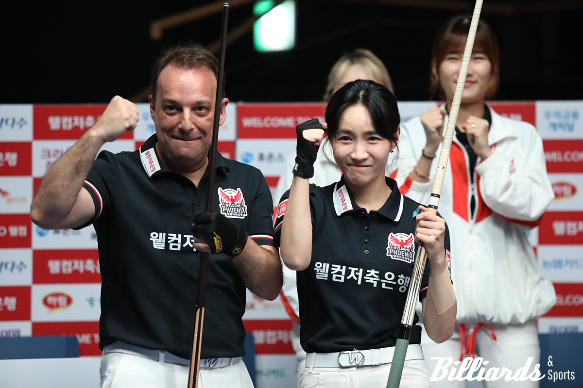 4세트에서 승리한 다니엘 산체스와 최혜미가 동시에 '야인시대 세리머니'를 선보이고 있다.