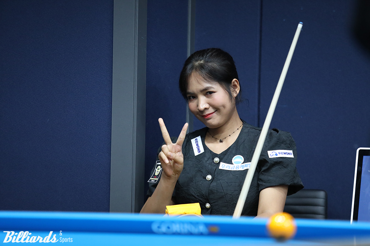 4차 투어 64강전 승리 후 브이 세리머니를 보여주는 스롱.