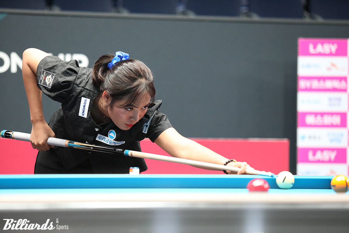 스롱 피아비(우리금융캐피탈)은 애버리지 1.320의 공격력을 앞세워 3-0으로 이마리를 누르고 16강에 진출했다.