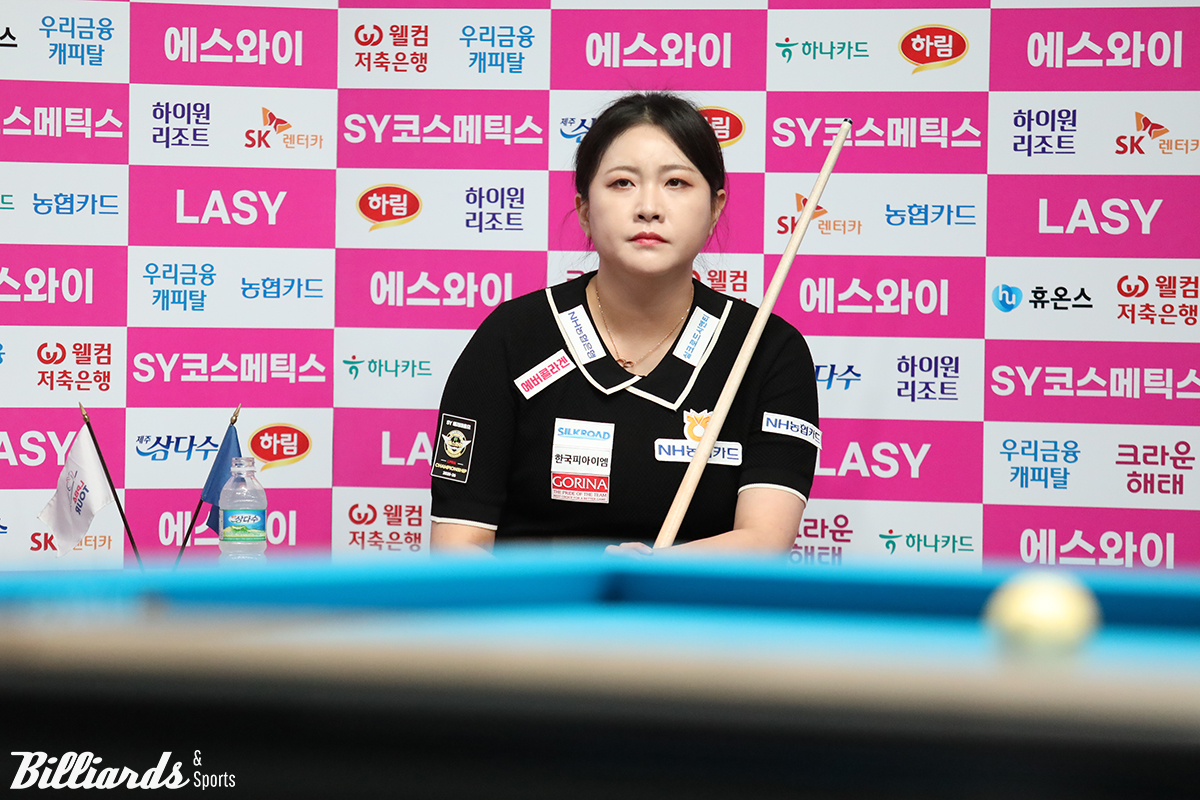 김민아는 4세트에서 옆돌리기를 아깝게 놓쳤고 승부치기에서도 아슬아슬하게 샷이 빗나가면서 고배를 마셨다.