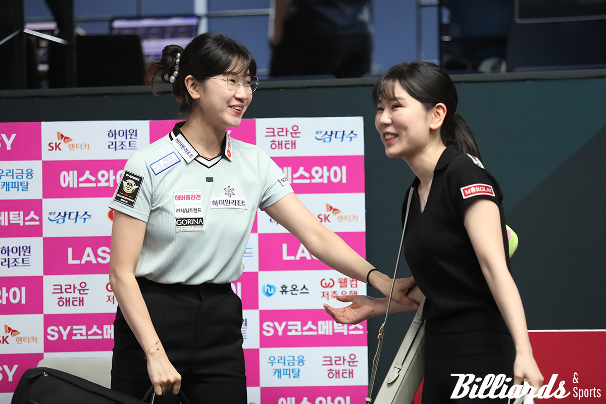 경기가 끝난 후 인사를 나누는 이미래와 하윤정.