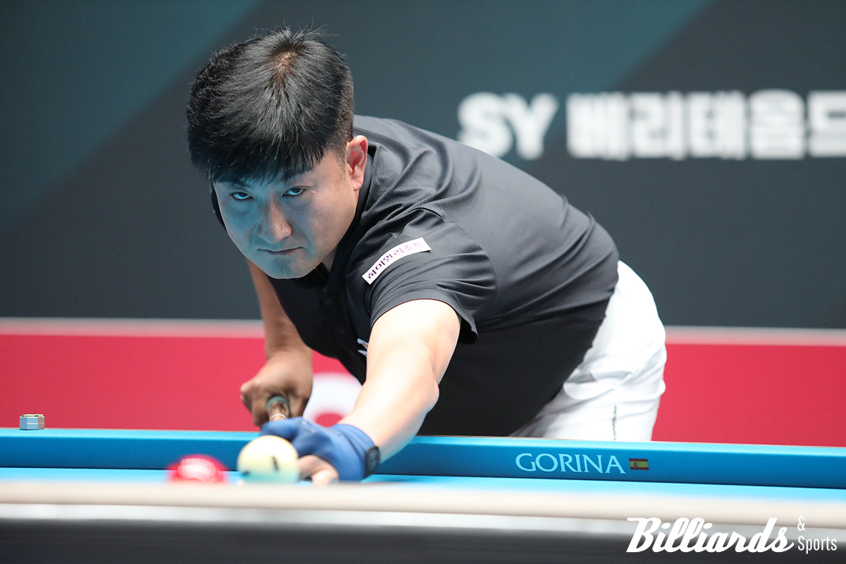 시즌 정상을 노린 이충복도 16강에서 도전을 마쳤다.