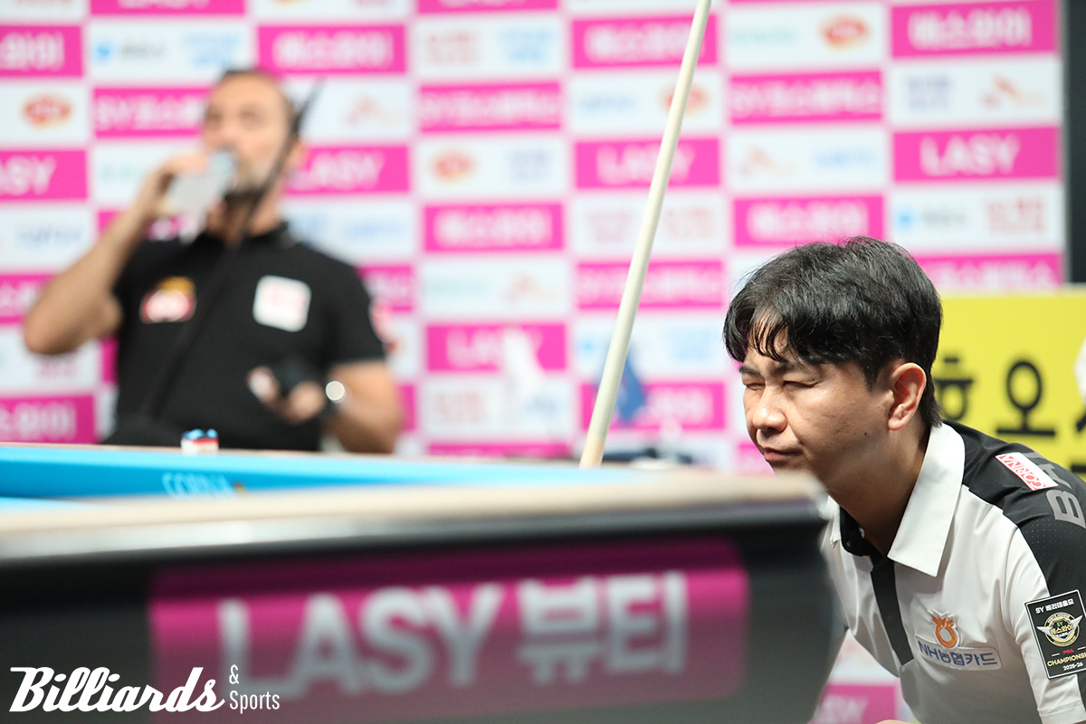 신중하게 길을 찾고 있는 김현우와 목 타는 사이그너.