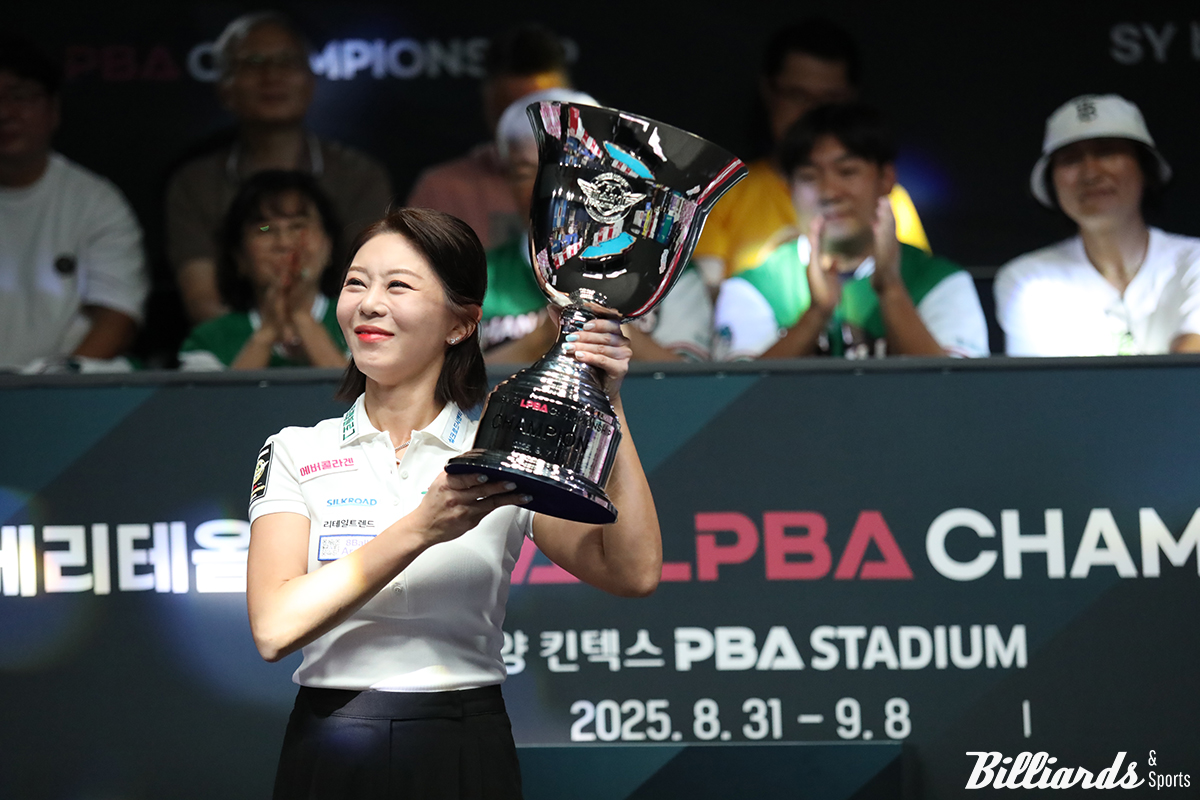 김가영(하나카드)이 결승에서 2년 6개월여 만에 만난 라이벌 스롱 피아비(우리금융캐피탈)를 세트스코어 4-2로 꺾고 4차 투어를 우승했다.  사진=고양/이용휘 기자