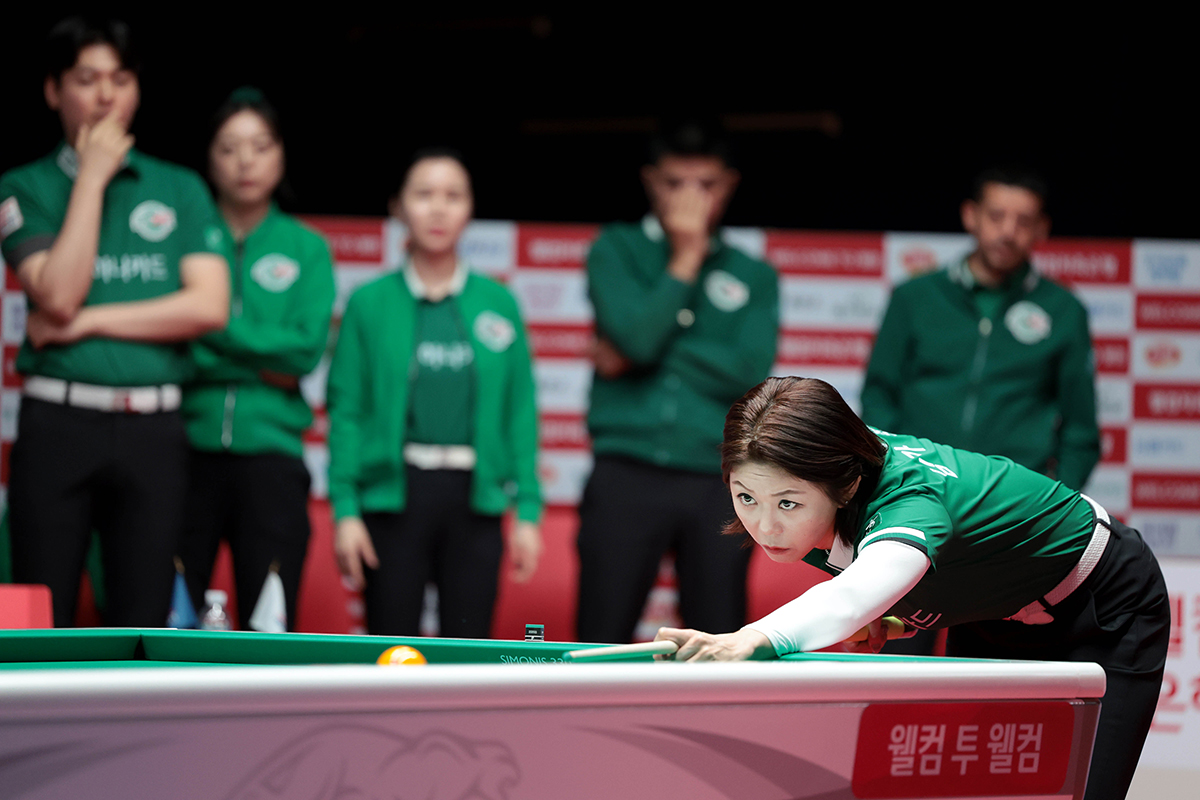 하나카드가 연이틀 2세트와 6세트를 승리한 김가영의 활약에 힘입어 하이원리조트를 4-1로 꺾고 선두에 올라섰다.  사진=PBA 제공